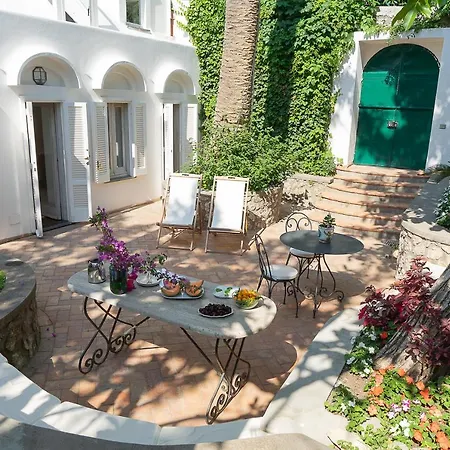 Castello Apartment