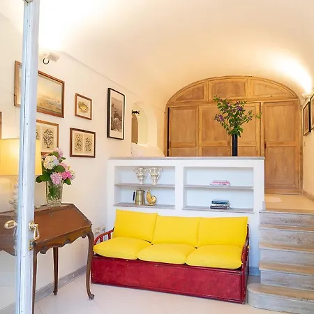 شقة Castello كابري