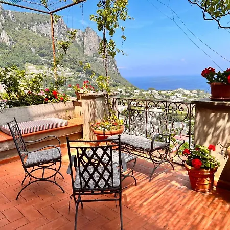 Castello Apartment *